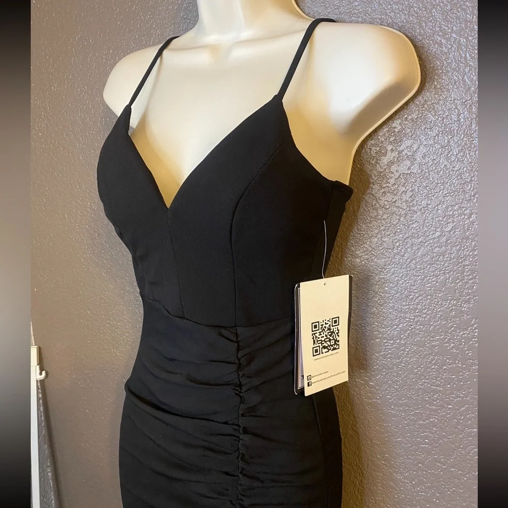 Emerald Sundae Black Ruched Side-Slit Slim Gown - Picture 7 of 10